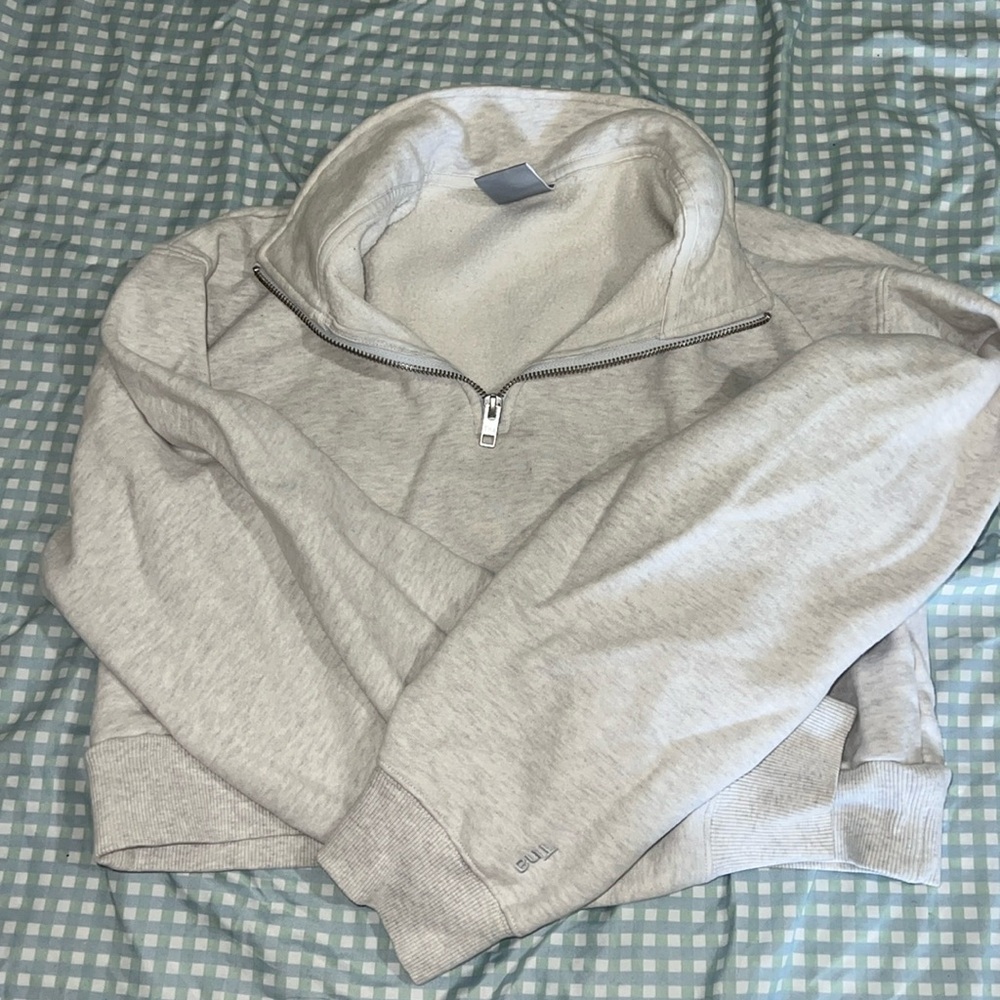 Aritzia TNA Crop sweatshirt